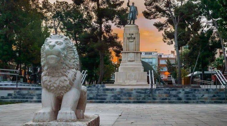León de la Plaza Castelar elda