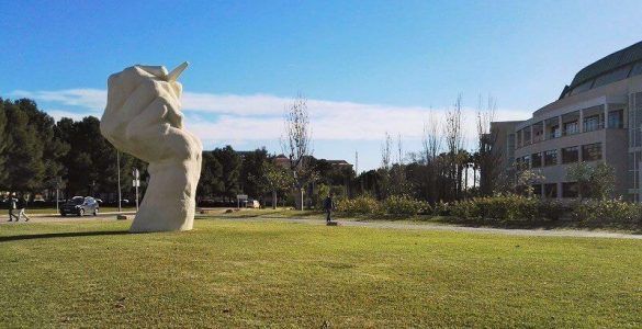 La mano de la Universidad de Alicante