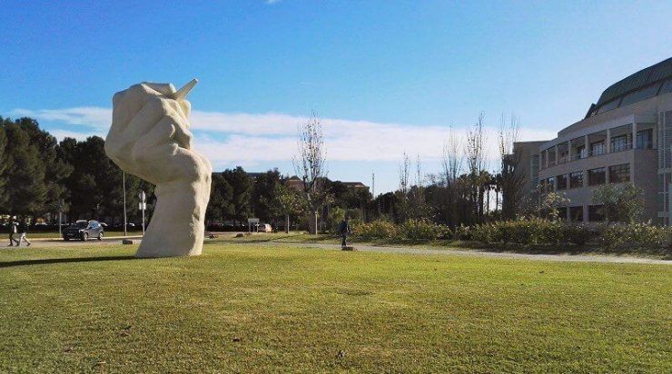 La mano de la Universidad de Alicante