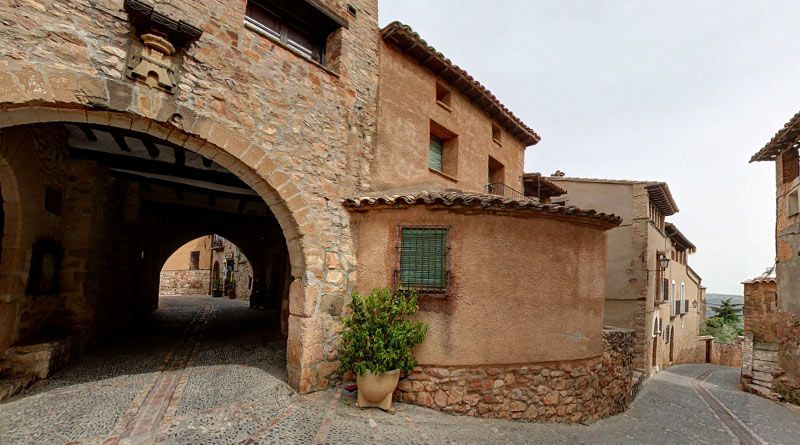 Calles del pueblo con encanto Alquézar