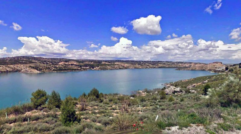 Negratín Granada Andalucía Acampada Gluubo