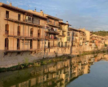 Valderrobles pueblo con encato