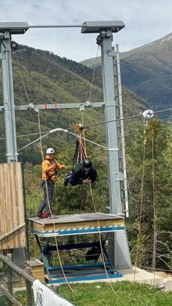 Tirolina más rápida del mundo en Huesca vuela como un pájaro llegando