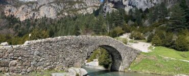 valle de bujaruelo montañas puente piedra