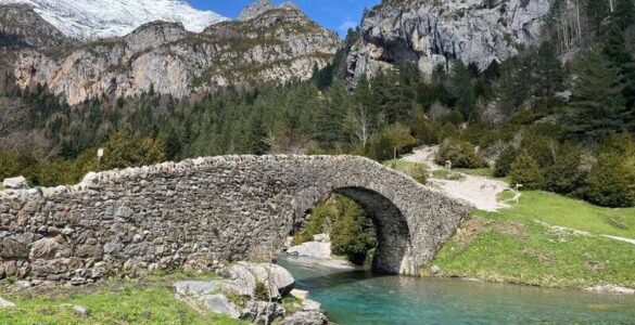 valle de bujaruelo montañas puente piedra